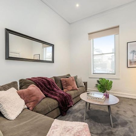 Вилла Walk To The Mcg & Aami Park - Free Late Checkout - Great Location & Backyard Мельбурн Экстерьер фото