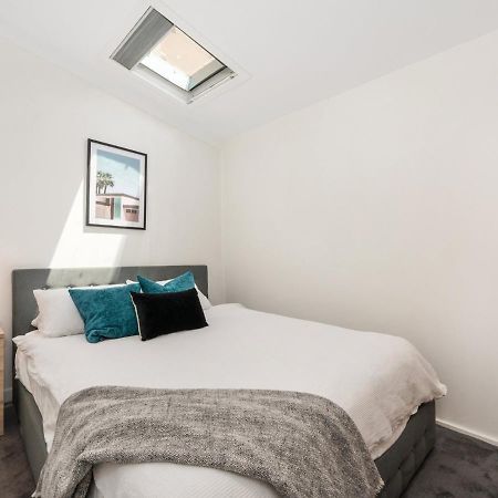 Вилла Walk To The Mcg & Aami Park - Free Late Checkout - Great Location & Backyard Мельбурн Экстерьер фото