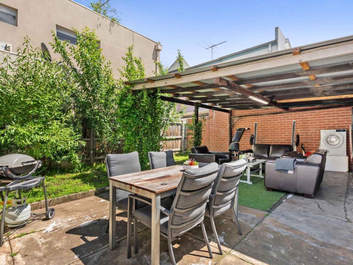 Вилла Walk To The Mcg & Aami Park - Free Late Checkout - Great Location & Backyard Мельбурн Экстерьер фото