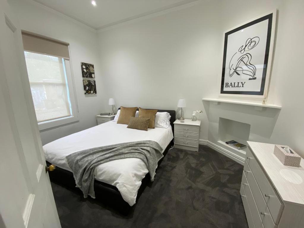 Вилла Walk To The Mcg & Aami Park - Free Late Checkout - Great Location & Backyard Мельбурн Экстерьер фото