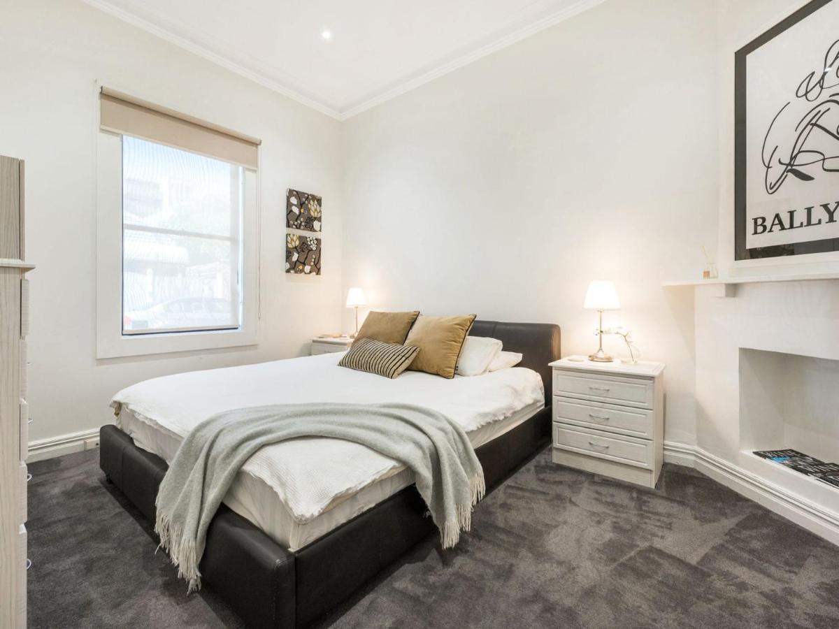 Вилла Walk To The Mcg & Aami Park - Free Late Checkout - Great Location & Backyard Мельбурн Экстерьер фото